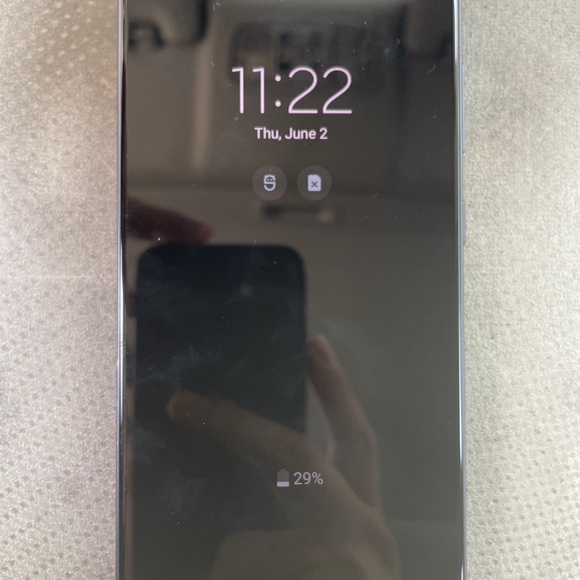 Galaxy s21 brand new - Picture 2 of 4